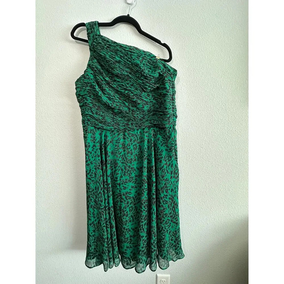 Halston Heritage One Shoulder Asymmetrical Ruched Emerald Cheetah Print Dress - Picture 3 of 14